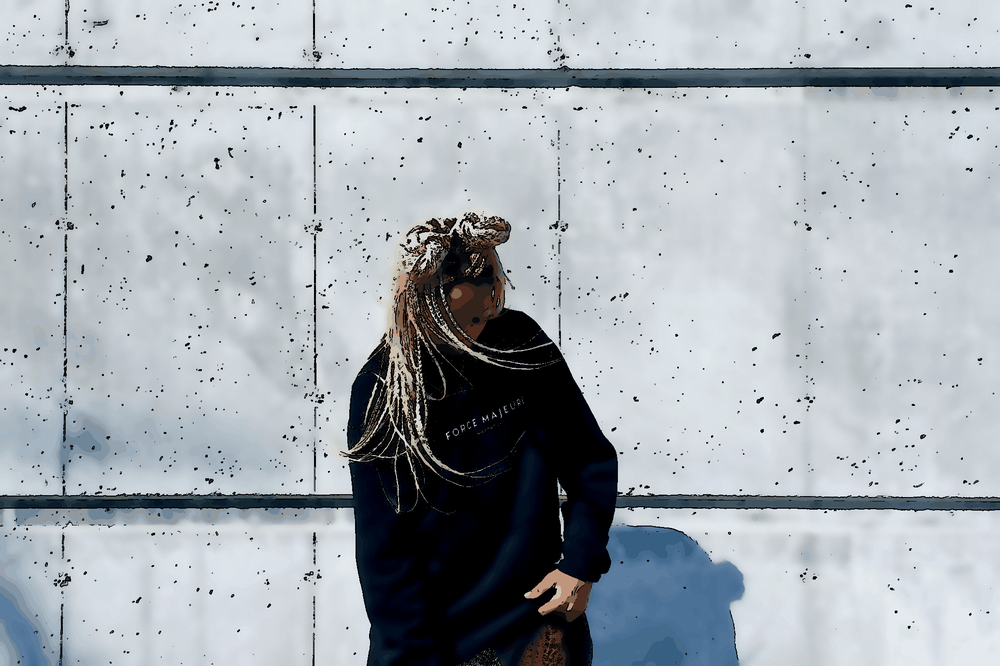 Sois comme le promontoire face aux vagues